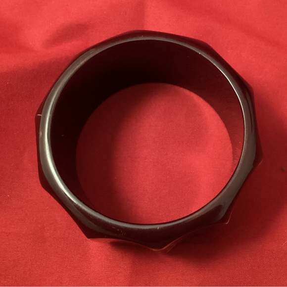 Large Brown and cream plastic bangle - Picture 8 of 11